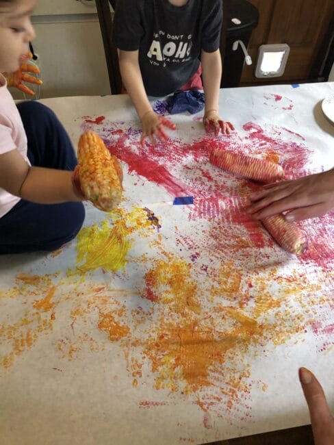 This simple fall corn painting worriedness combines art projects and sensory skills and you’re kids will love it. Plus you can use it to decorate for thanksgiving!