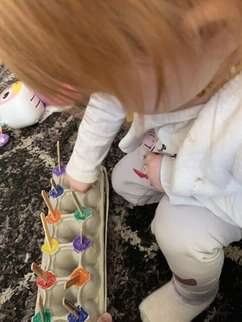 Eggcellent teaching activities for toddlers up to grade school with these simple egg carton matching activity ideas for hands on learning at home.