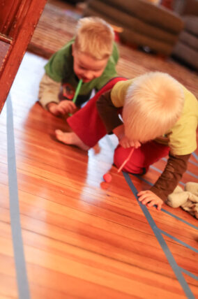 Set up a quick racetrack on the floor and create a fun and easy blowing with straws and pom poms race for your toddlers and preschoolers to improve fine and gross motor skills.
