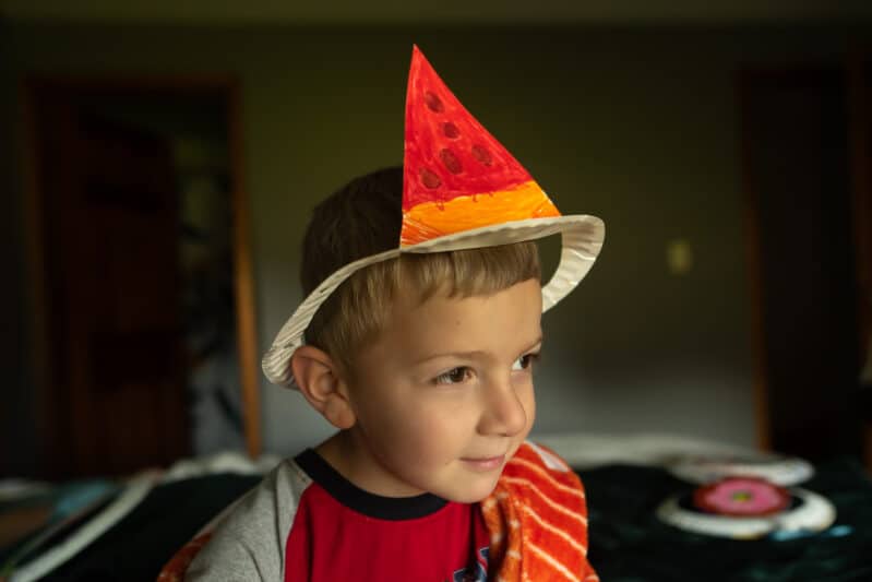 Paper plate shapes become what kind of hat!?