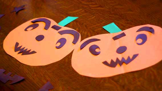 Teach shapes with this fun and simple Halloween pumpkin theme face matching activity that’s perfect for toddlers and preschoolers to do at home with just paper.