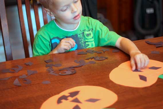 Teach shapes with this fun and simple Halloween pumpkin theme face matching activity that’s perfect for toddlers and preschoolers to do at home with just paper.