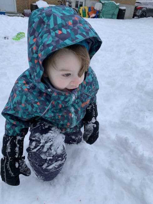 Fun idea for playing outside in the snow with a treasure hunt