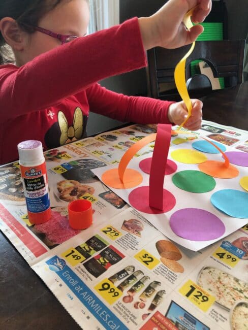 Make a super cute twisty rainbow craft while matching colors in this simple and fun activity that is perfect for toddlers and preschoolers.