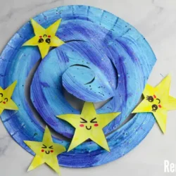 Paper Plate Star Twirler - Red Ted Art