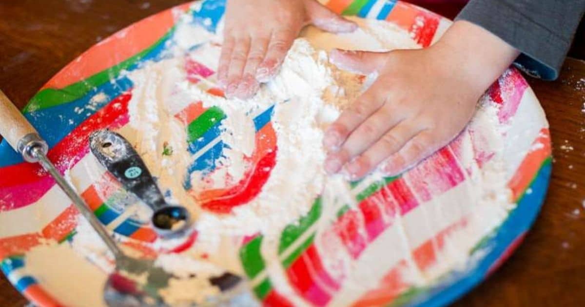 https://handsonaswegrow.com/wp-content/uploads/2021/12/flour_sensory_play_1200x630_fb.jpg