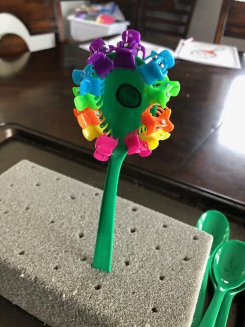 This flower activity using simple supplies you have at home and is excellent for helping preschoolers develop and practice fine motor skills.
