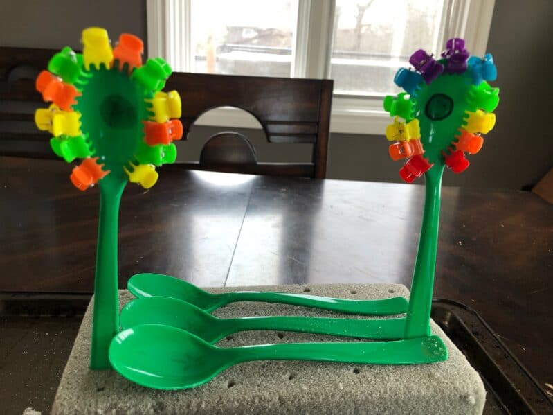 This flower activity using simple supplies you have at home and is excellent for helping preschoolers develop and practice fine motor skills.