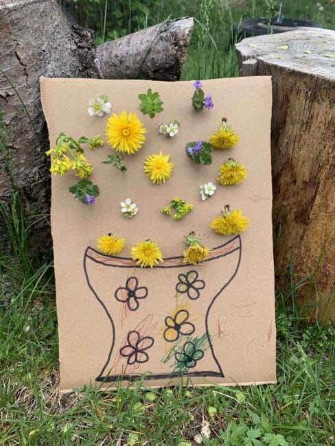 This wild flower bouquet activity is super simple and quick to prep. Bonus it works on fine motor skills with both picking the flower, and threading it into the cardboard vase.
