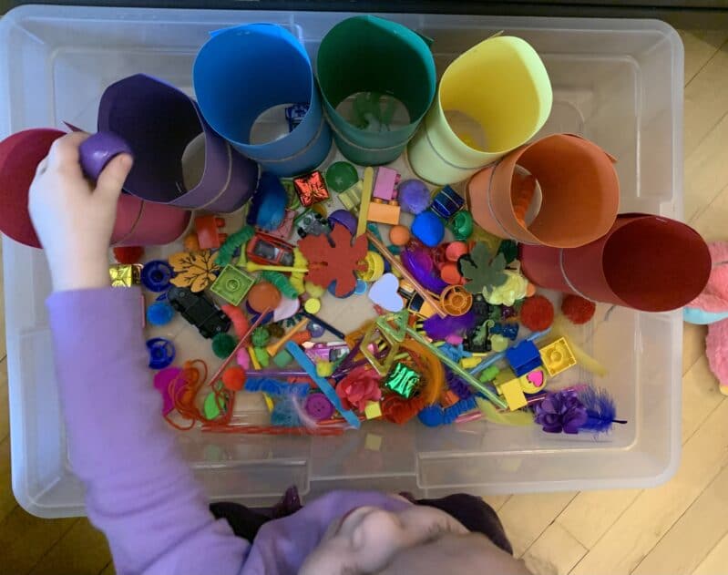 This DIY rainbow sensory bin is super simple to make, using regular household items, and leaves no messes behind! Perfect color activity for toddlers and preschoolers to explore.