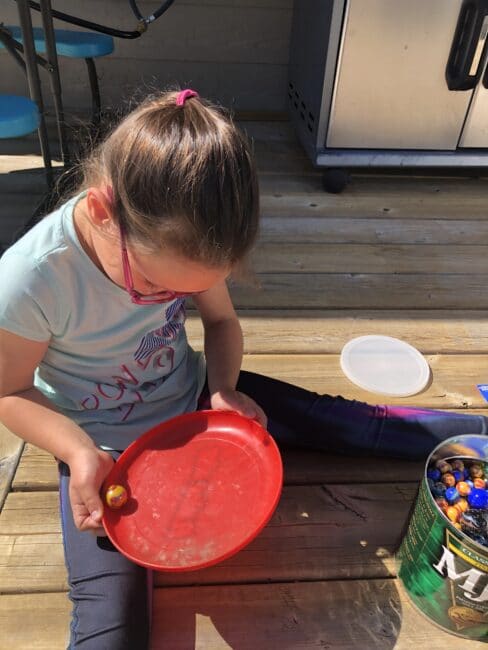 Freestyle activity and sensory play with marbles and frisbees.