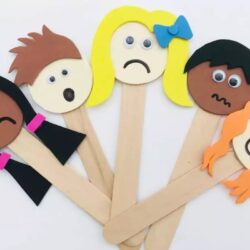 Popsicle Puppets – Mas and Pas