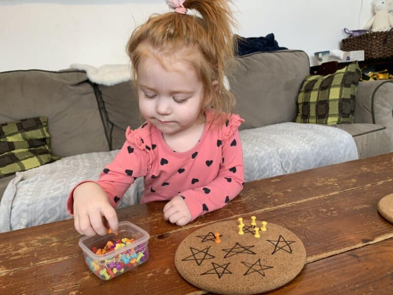 Let the creativity soar with this super simple DIY geoboard that is perfect for toddlers to increase fine motor skills and learn simple shapes like stars.