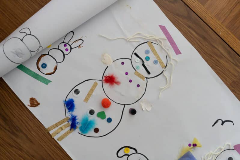 This happy and colorful snowman project is sure to brighten any gloomy winter day! Create, trace, and decorate snowmen with your kids today using simple craft supplies.