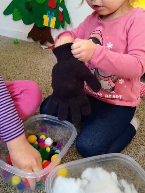 Stuff some old matchless gloves with materials like pom poms, cotton ball, or newspaper for a simple fine motor activity for toddlers and preschoolers at home.