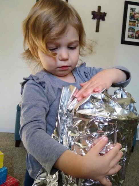 All you need is some tinfoil for this simple foil wrapping activity that is perfect for toddlers and preschoolers to practice fine motor skills and learn the simple concepts of wrapping.