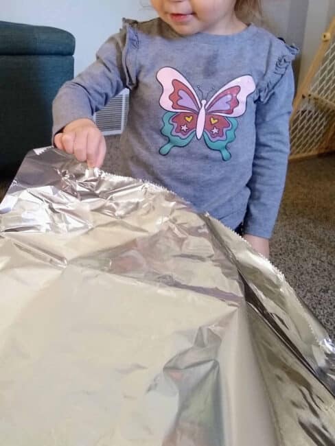 Tinfoil makes a great sensory supply for toddlers!