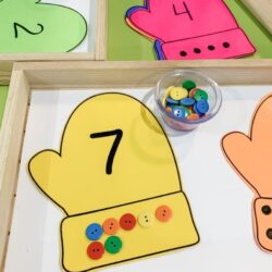 Play To Learn Preschool – Button Mitten Counting