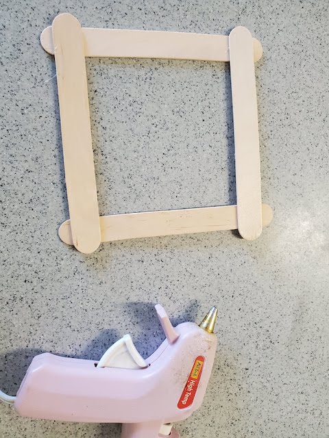 create a simple frame with popsicle sticks for kids artwork