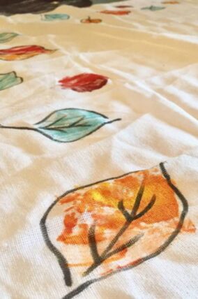DIY thanksgiving leaf stamp tablecloth craft for Thanksgiving