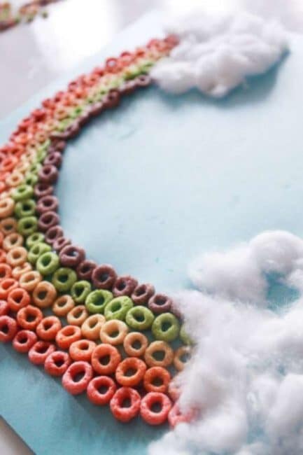 Fruit Loops rainbow craft for preschoolers to practice color matching. Simply color match the Fruit Loops to the Rainbow.