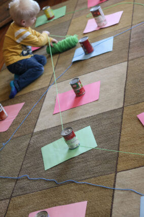 Connect the colors with yarn - move and learn!