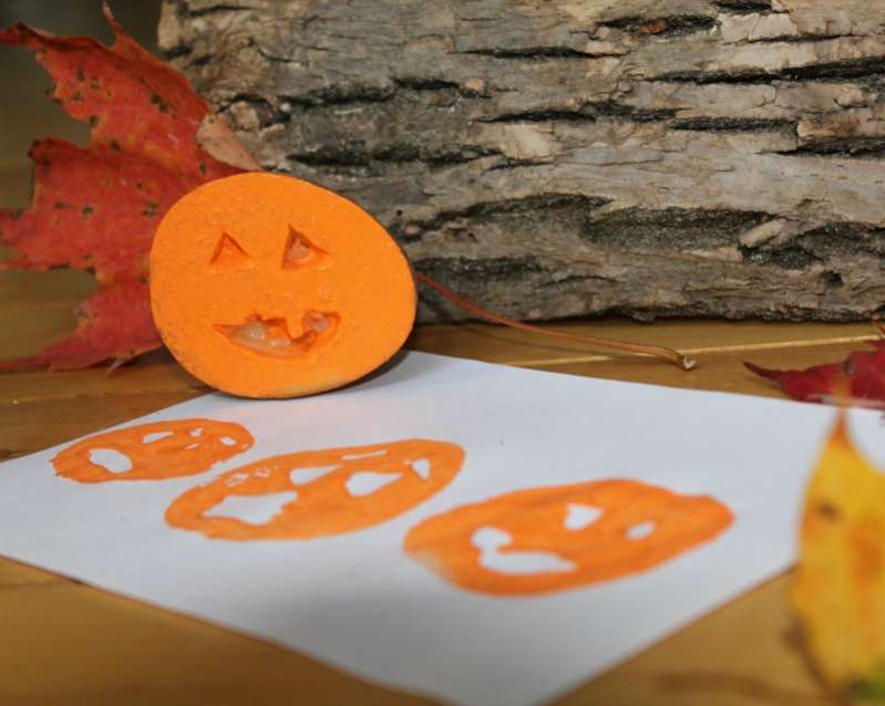 A cute stamping activity for Halloween!