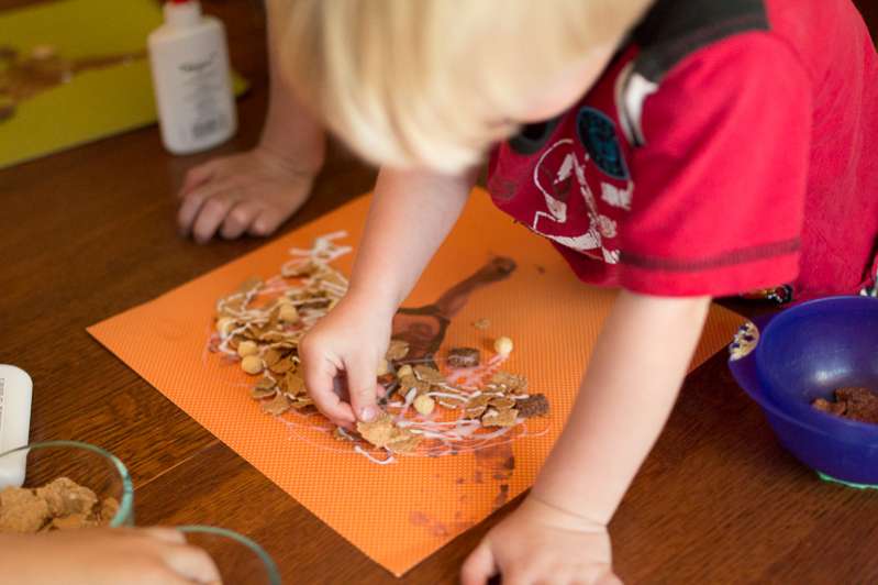 Super simple fall tree craft for your kids to make with cereal.