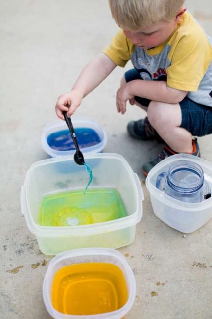 Transferring colored water activity - great for toddlers!