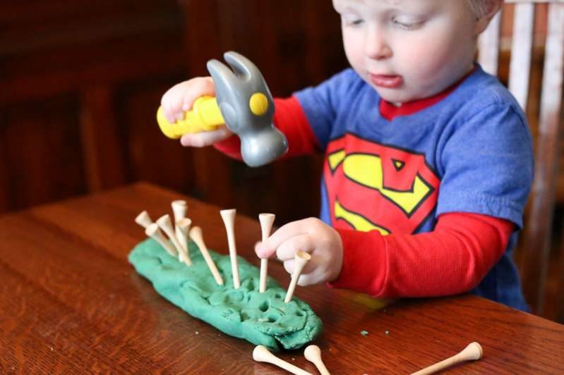 11 Cheap and Easy Fine Motor Activities for Preschoolers