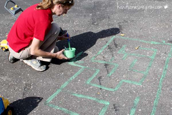 Homemade sidewalk chalk paint made making our big chalk maze super easy!