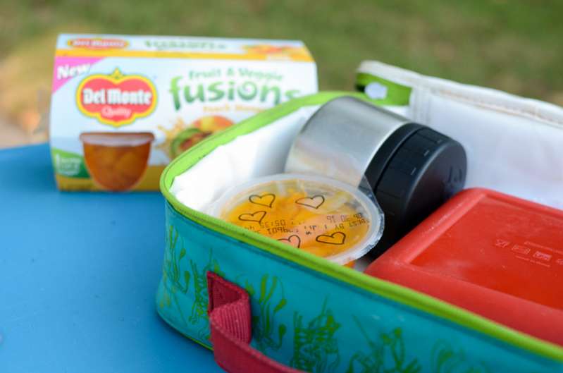 Simple way to include little notes in the kids' lunches!