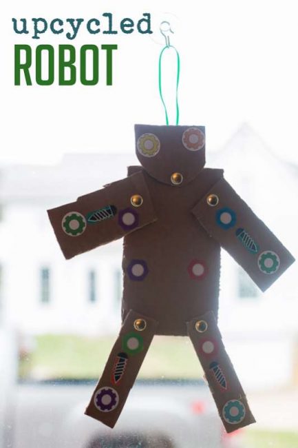 Make an upcycled Robot craft!