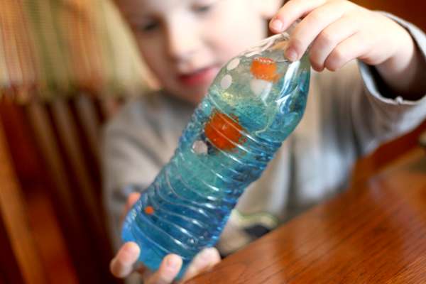 https://handsonaswegrow.com/wp-content/uploads/sensory-bottle-shake-1.jpg