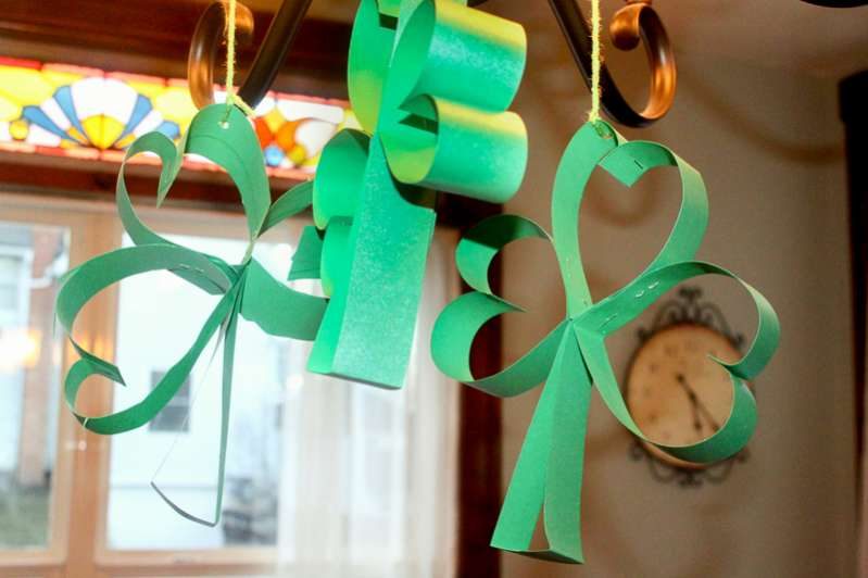 Heart shamrock craft for St Patrick's Day