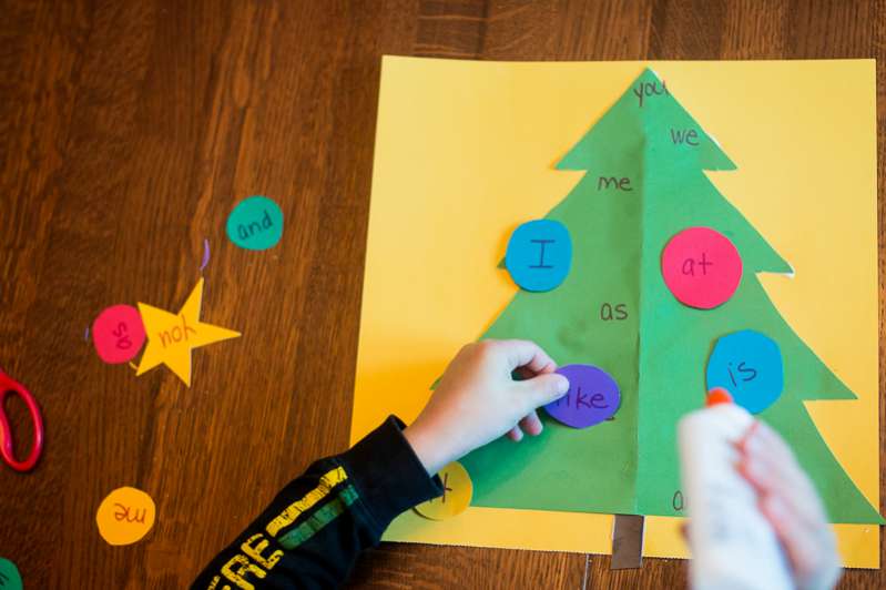 Make sight word ornaments to decorate the Christmas tree