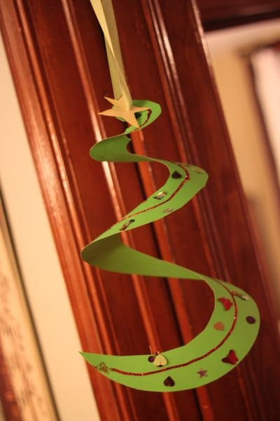 A festive spiral Christmas tree craft for kids to make
