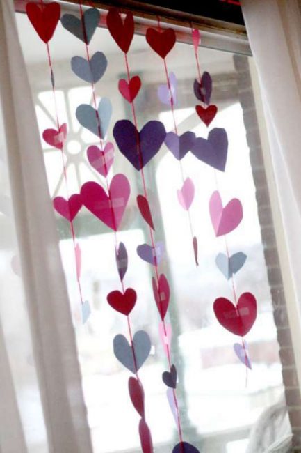 Make a heart garland for a Valentine's Day window!